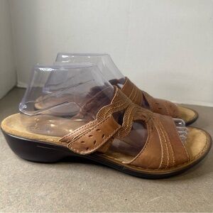 Clarks Brown Bendables Women’s Slip On Leather Sandals Size 9M